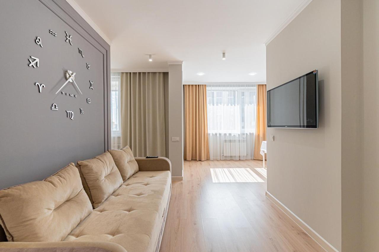 золотой квадрат Apartment *